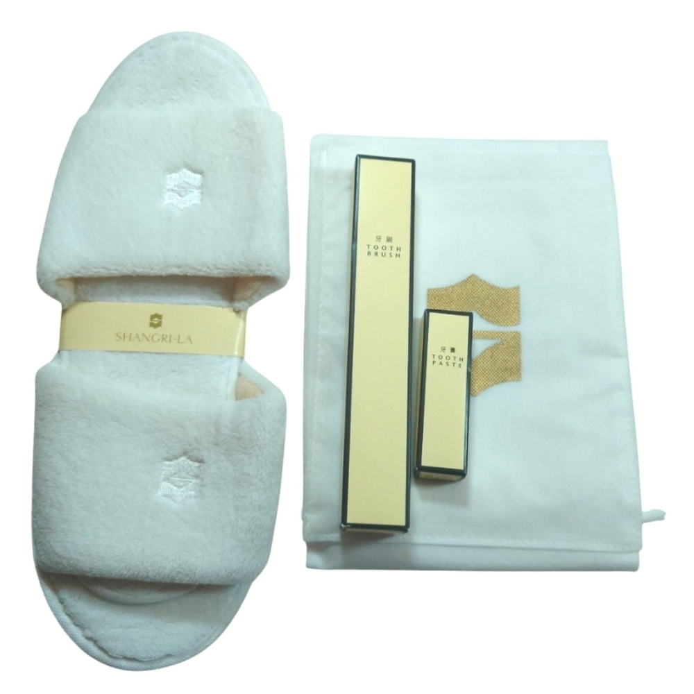 SHANGRI-LA White Slippers And Basic Essentials Toiletry Kit